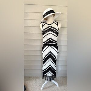 Women’s black & ivory chevron knit 2 piece set size M